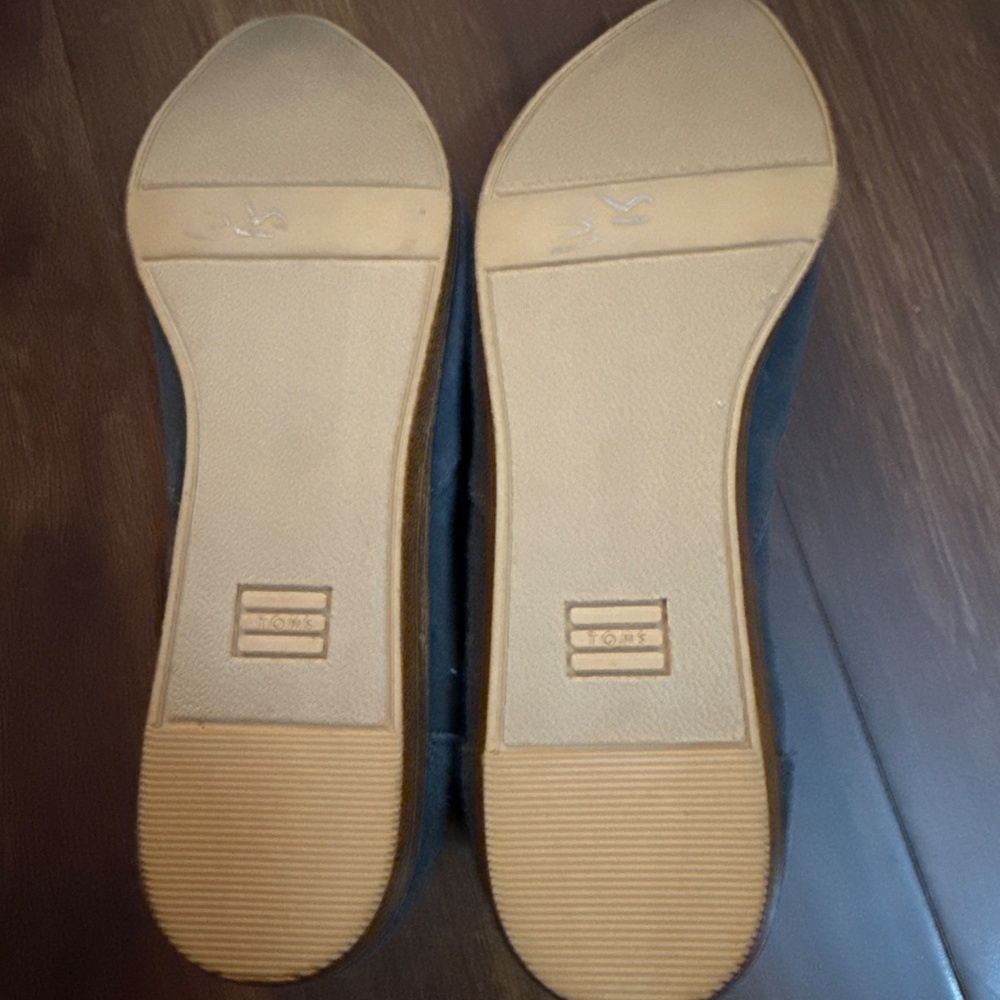TOMS Suede Flat Gray Shoes Size 6.5 - Picture 5 of 6